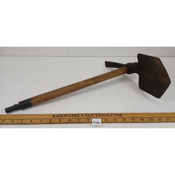 1944 ENTRENCHING TOOL