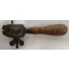 Image 4 : VICTORIAN BOXWOOD HAND VICE 