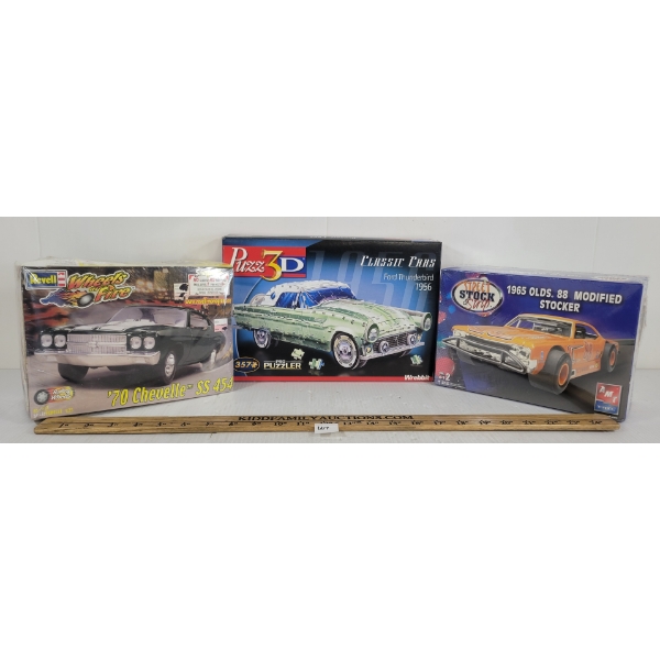 LOT OF 3 - ERTL AMT '65 OLDS 88 MODIFIED STOCKER, 'FORD THUNDERBIRD PUZZLE & REVELL '70 CHEVELLE
