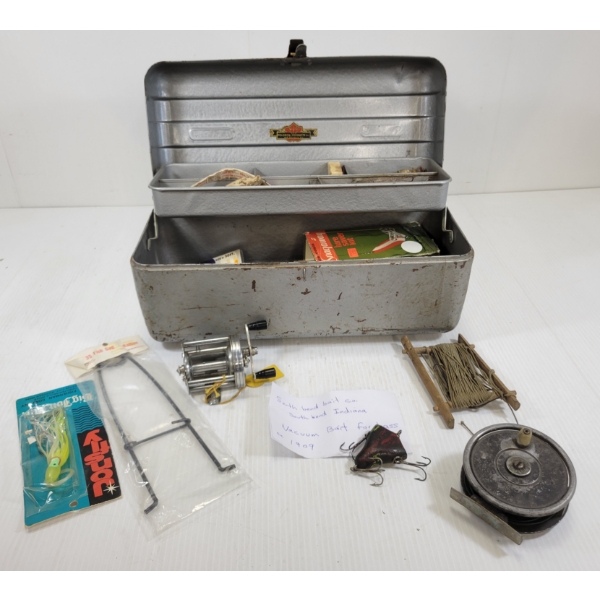 METAL TACKLEBOX W/ ACCESS - INCL HOOKS & LURE SAVER KIT, ETC