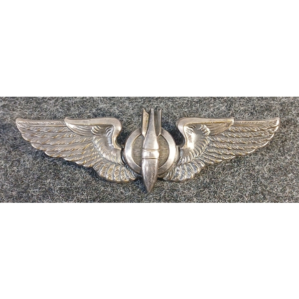 U.S. ARMY AIR FORCE BOMBARDIER WINGS BADGE
