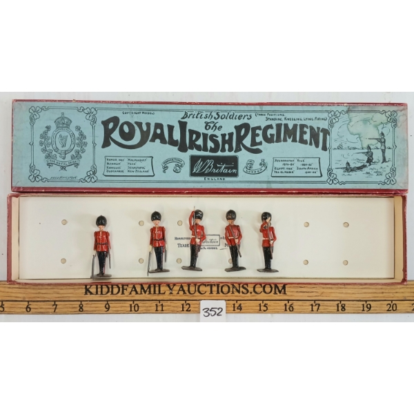 BRITAINS SOLDIERS LEAD FIGURES - NO. 156 ROYAL IRISH REGIMENT