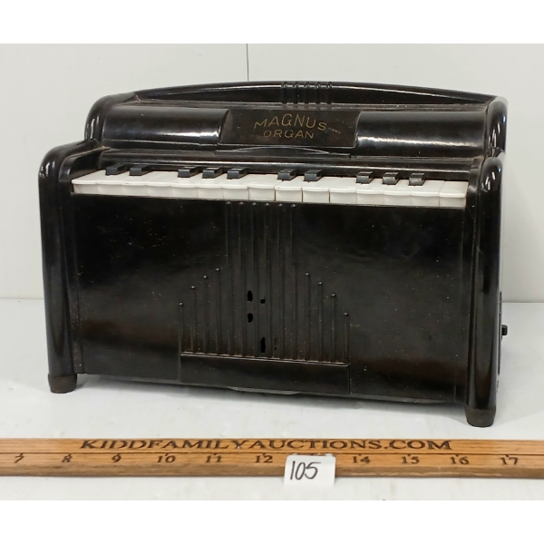 MAGNUS TABLETOP ELECTRIC CORD ORGAN - BAKELITE - C. 1940-50's