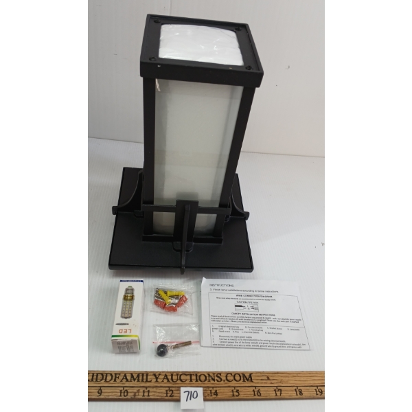 WALL MOUNT PORCH LIGHT