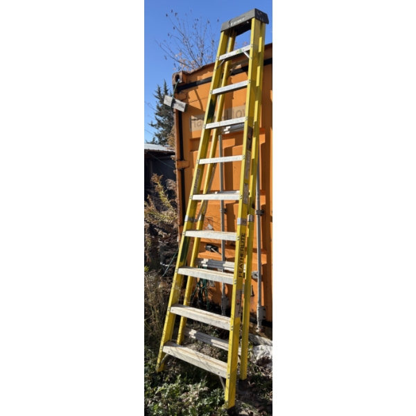 FEATHERLITE LADDER - 10 FOOT - WIDE BASE