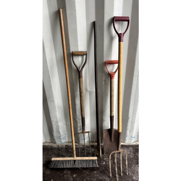 LOT OF 5 - SHOP & GARDEN TOOLS - INC. PRY BAR, SHOP BROOM ETC.