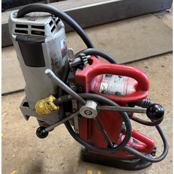 MILWAUKEE MAGNETIC DRILL - 110 V - WORKING