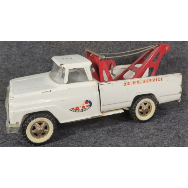 TONKA PRESSED STEEL WRECKER MODEL