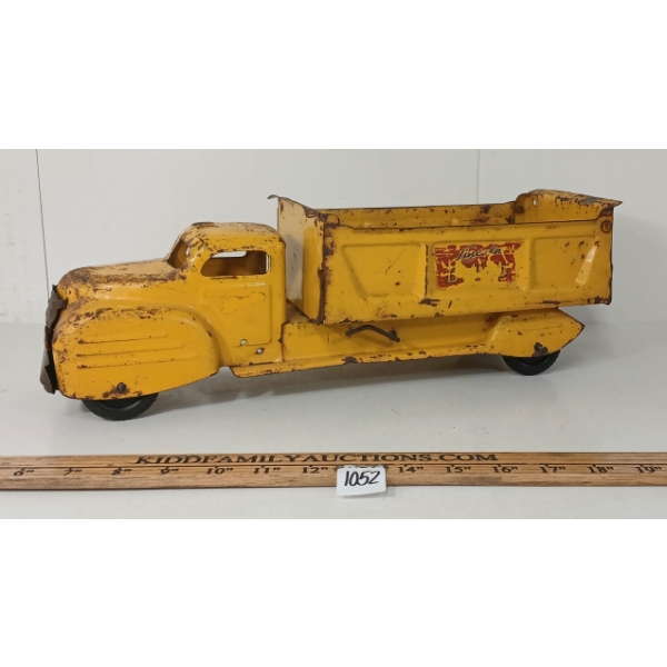 LINCOLN PRESSED STEEL DUMP TRUCK