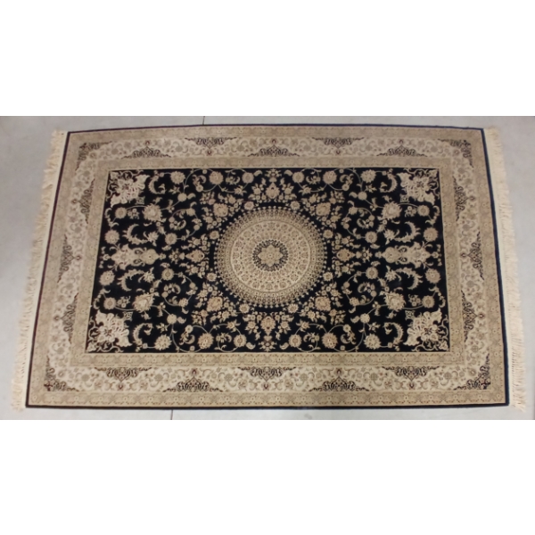 ANTIQUE STYLE TASSEL RUG
