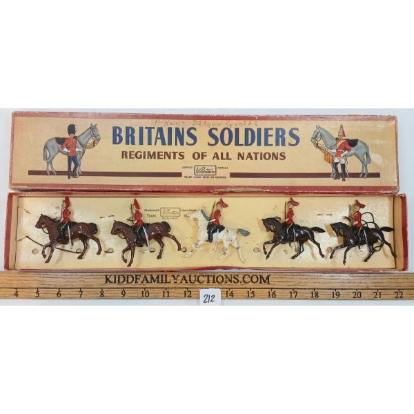 BRITAINS SOLDIERS LEAD FIGURES - NO. 2074 1ST KING'S DRAGOON GUARDS