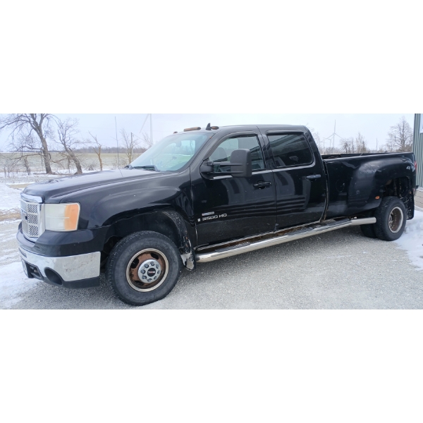 2007 GMC SIERRA K3500 TRUCK - 4X4 - CREW CAB - 263,229 KM