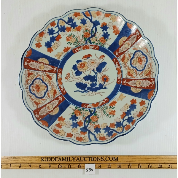 JAPANESE IMARI PORCELAIN SCALLOP CHARGER