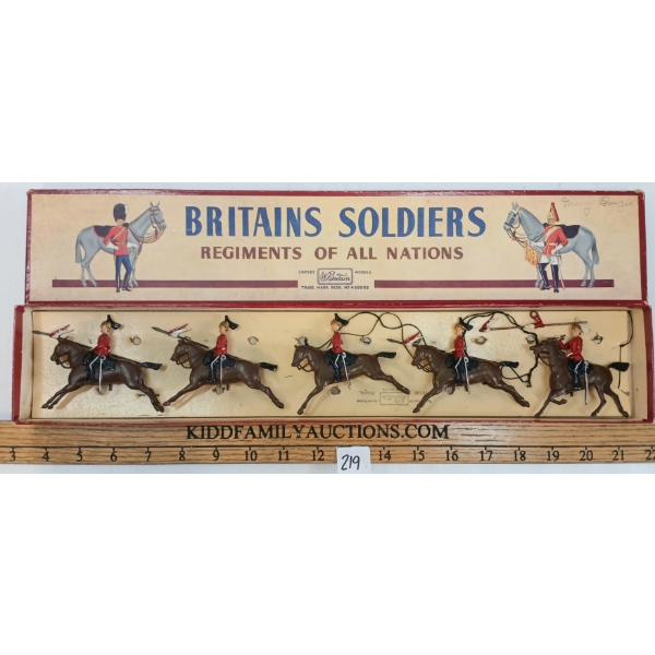 BRITAINS SOLDIERS LEAD FIGURES - NO. 44 THE QUEEN'S BAYS