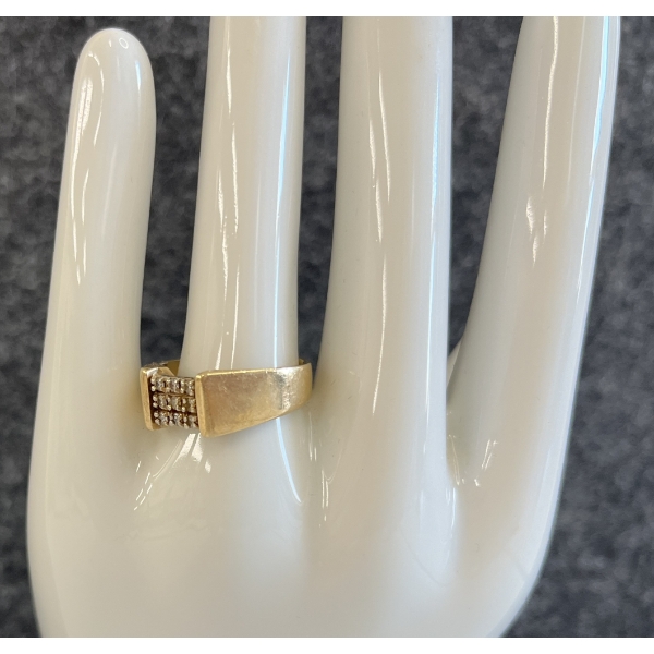 CAST 10KYW GOLD CLUSTER RING W/ 9 SINGLE CUT DIAMONDS