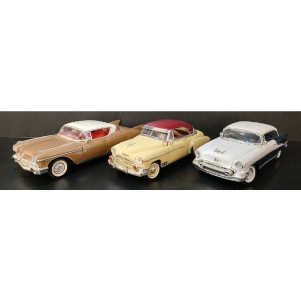 LOT OF 3 - ROAD LEGENDS DIECAST '58 CADILLAC ELDORADO, 1950 CHEVY BEL AIR & WELLY 1955 OLDSMOBILE