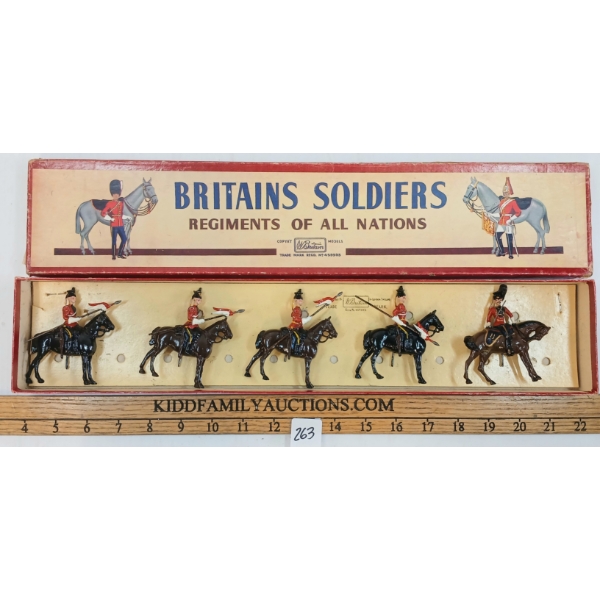 BRITAINS SOLDIERS LEAD FIGURES - NO. 33 16TH/5TH QUEEN'S ROYAL LANCERS