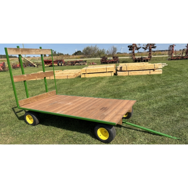 SMALL JOHN DEERE WAGON