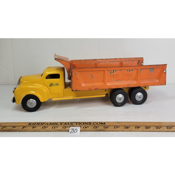 LINCOLN TOYS PRESSED STEEL DUMP TRUCK