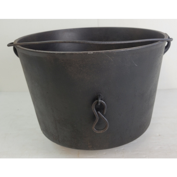 CAST IRON CAULDRON 