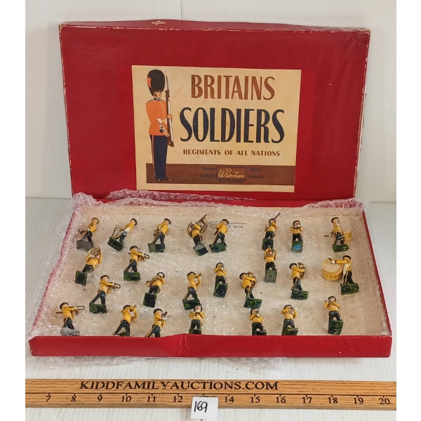 BRITAINS SOLDIERS LEAD FIGURES - NO. 2110 UNITED STATES ARMY BAND 