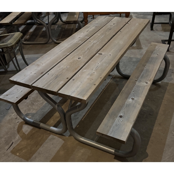 6 FT PICNIC TABLE - WOOD & ALUM.
