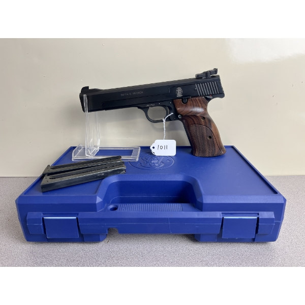 SMITH & WESSON MODEL 41 IN .22 LR - RESTRICTED 