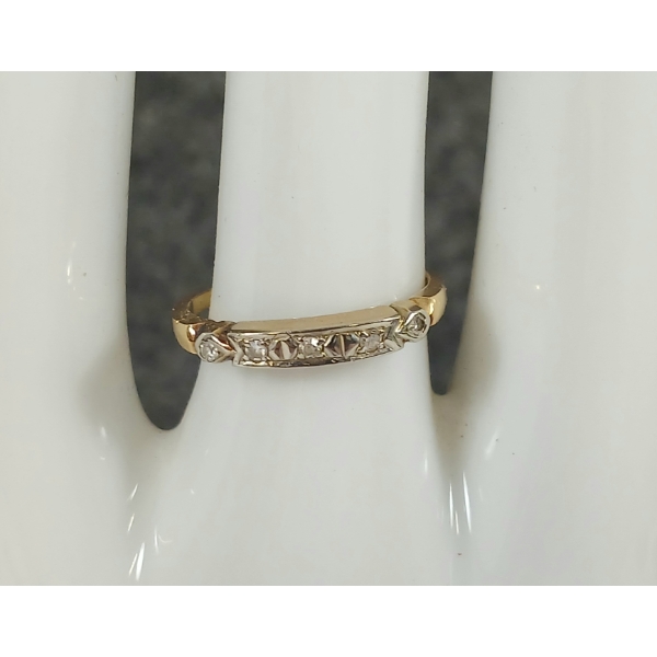 LADIES' GOLD DIAMOND WEDDING BAND