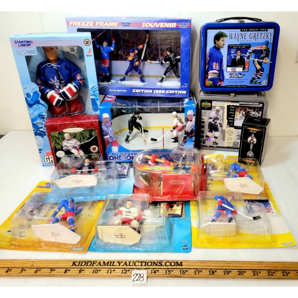 LOT OF 13 - ASSORTED HOCKEY COLLECTIBLES - ACTION FIGURES, ORNAMENTS, LUNCH BOXES, ETC