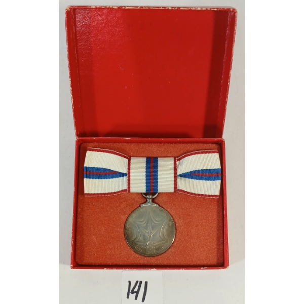 1952-1977 QUEEN ELIZABETH II SILVER JUBILEE MEDAL W/ BOX