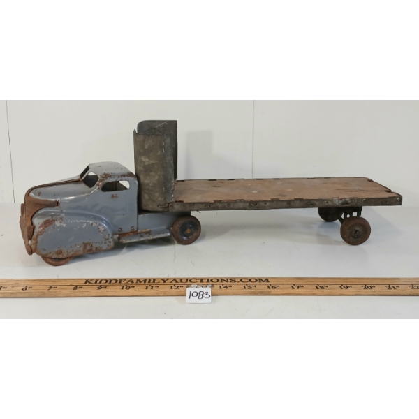 MARX PRESSED STEEL FLAT-BED TRUCK