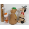Image 6 : LOT OF 4 - KNICKERBOCKER FLINTSTONES PEBBLES DOLL, BAMM-BAMM, YOGI BEAR & MCGRAW SQUEAK TOYS