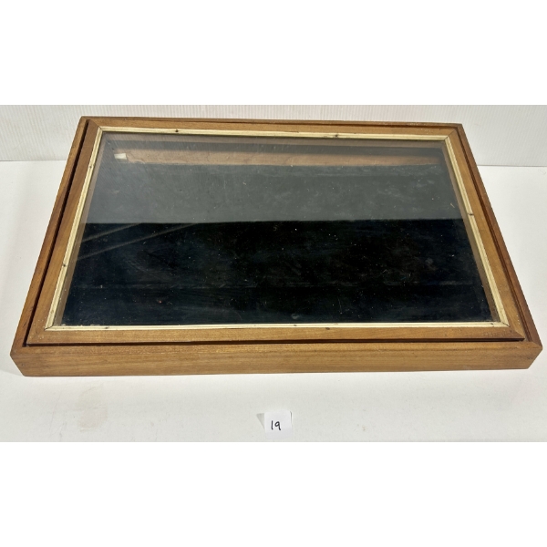 ANGLED DISPLAY CASE