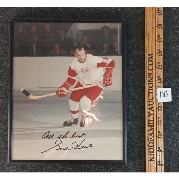 GORDIE HOWE AUTOGRAPHED PHOTO - FRAMED