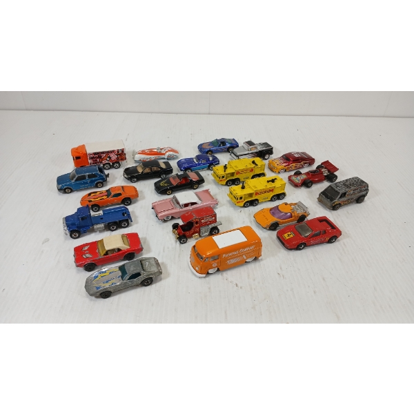 JOB LOT - DIECAST & PLASTIC VEHICLES - INCL HOTWHEELS, MATCHBOX, ETC