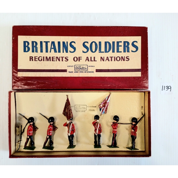 BRITAINS SOLDIERS LEAD FIGURES - NO. 2084 COLOUR PARTY OF THE SCOTS GUARDS