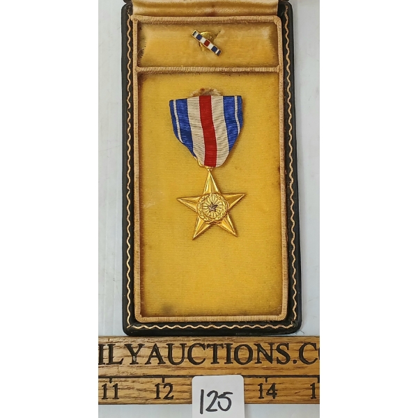 U.S. GALLANTRY IN ACTION MEDAL IN CASE - LARRY E. BAILEY