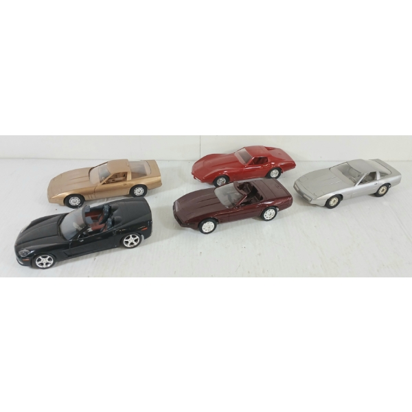 LOT OF 5 - ERTL AMT PLASTIC CORVETTE MODELS - INCL 1997 - 2007