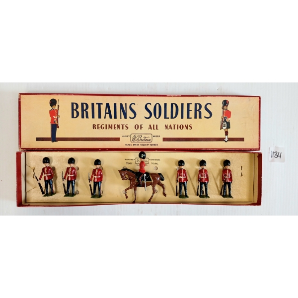 BRITAINS SOLDIERS LEAD FIGURES - NO. 2083 THE WELCH GUARDS