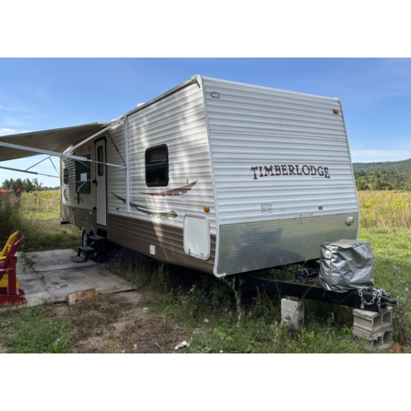 ADVENTURE TIMBERLODGE CAMPER TRAILER W/ SLIDE-OUT.