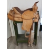 Image 3 : JOB LOT - LEATHER WESTERN RIDING SADDLE W/ TACK - INCL CROPS