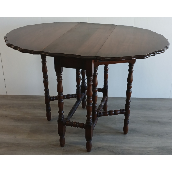 GATE LEG TABLE - WALNUT