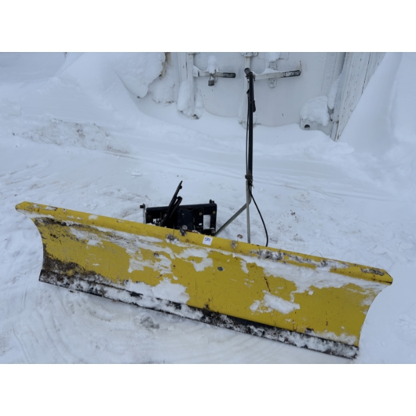 JOHN DEERE SNOW PLOW BLADE - SERIES D - W/ MOUNTS - 46 IN BLADE