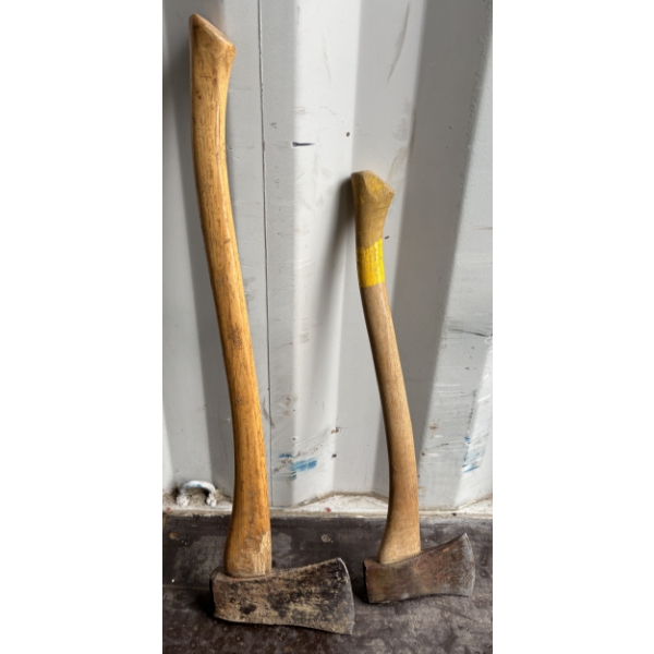 LOT OF 2 AXES INCL 5 LB