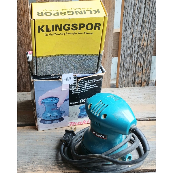 MAKITA 5IN ORBITAL SANDER W/ EXTRA DISCS