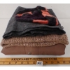 Image 3 : LOT OF 4 - WOMEN'S MINIMUM WAYNE & NINGBO SCARVES, TRISH HAT & POLER JACKET