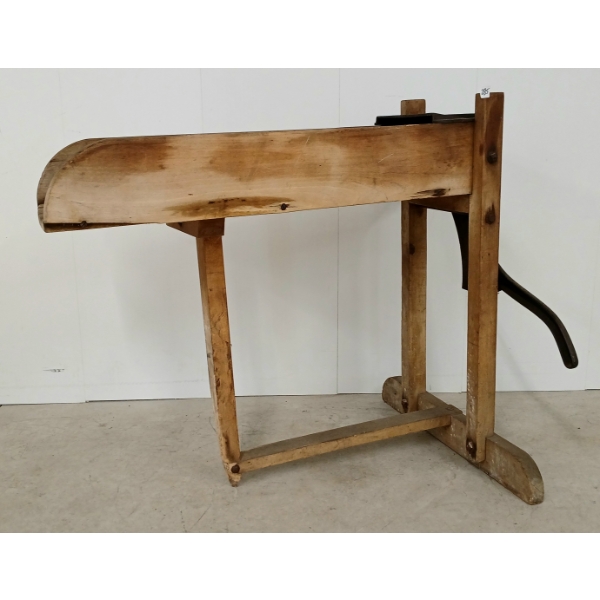 ANTIQUE HAY / STRAW / CORN CHOPPER