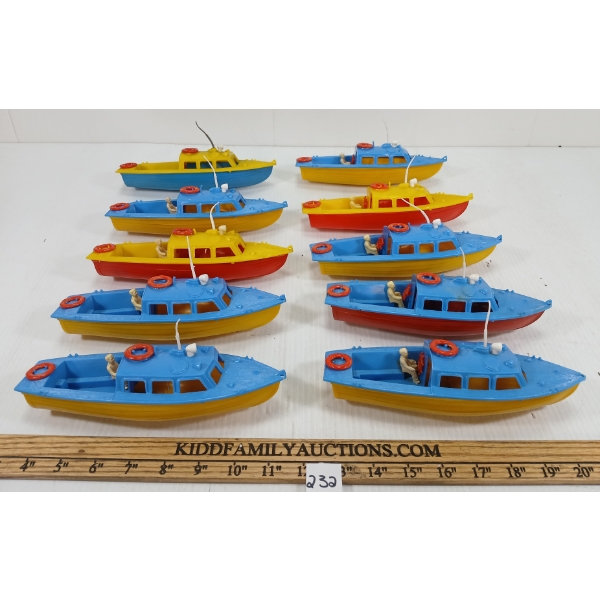 LOT OF 10 - THOMAS PLASTIC TOY BOATS