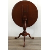 Image 4 : RICHMOND BIGGS WALNUT (?) QUEEN ANNE STYLE TILT TOP ROUND TABLE