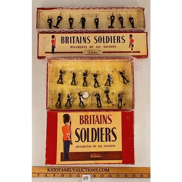 LOT OF 2 - BRITAINS SOLDIERS LEAD FIGURE SETS - 2071 THE ROYAL MARINES & 1291 BAND OF ROYAL MARINES